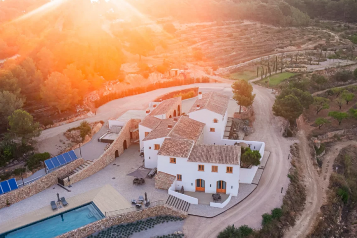 Maria Cabellut, destination wedding in Barcelona